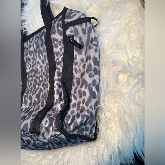 😻LeSportsac Cheetah Tote😻 - Picture 9 of 12